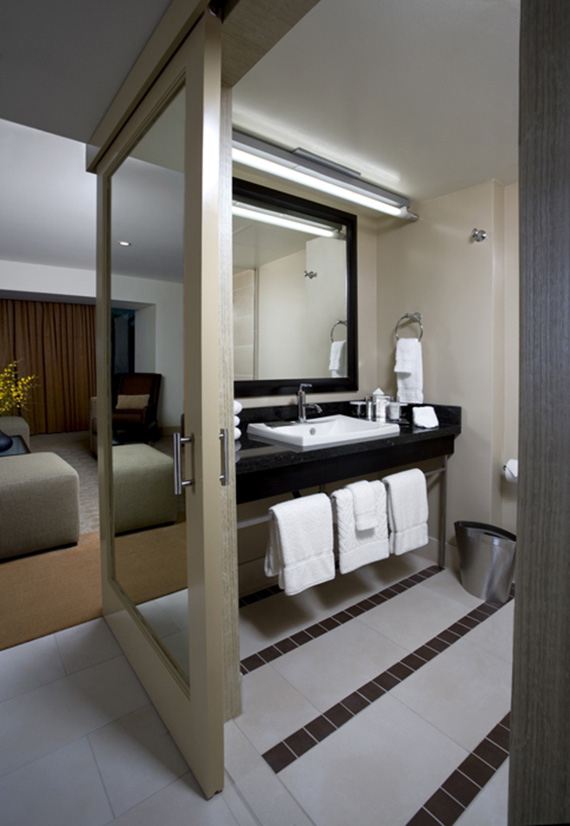 hilton anaheim, california - guest bath
